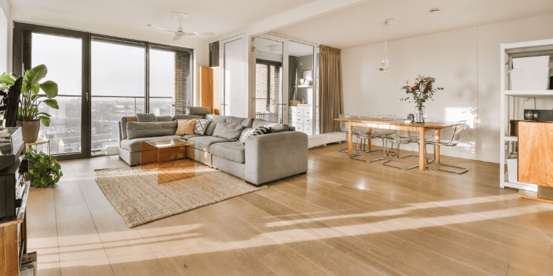 panele winylowe w salonie